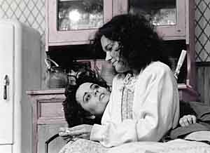 Michele Williams in CRIMES OF THE HEART